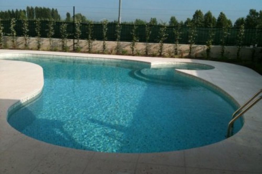 construction of a free-form swimming pool with "sklang" skimmer, for a private client in Mantua
