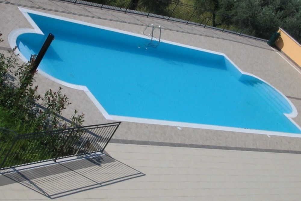 construction of an infinity pool for a private client in Brescia