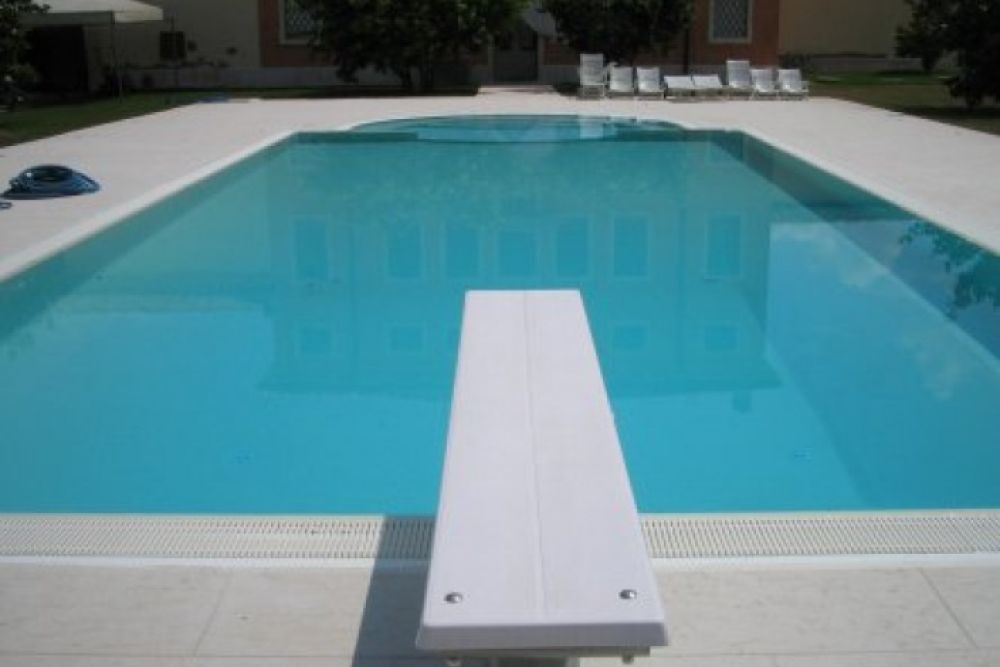 construction of an infinity pool for a private individual in Verona