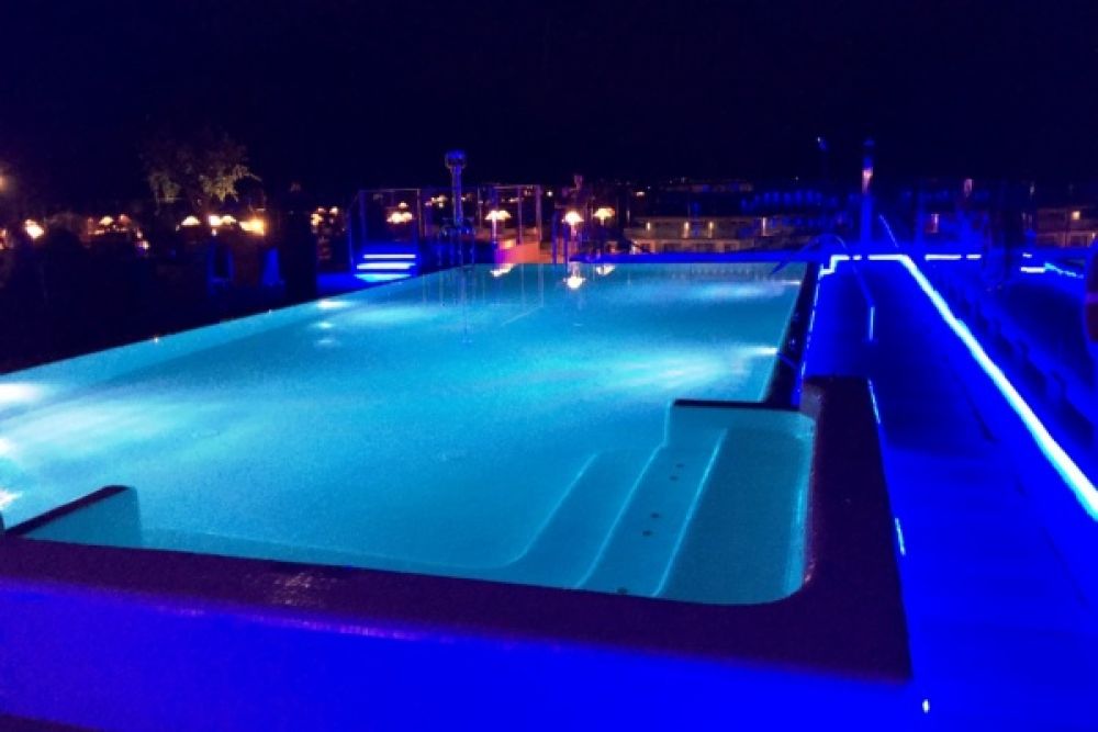 public outdoor swimming pools terrace 6th floor - hotel crystal palace - riva del garda tn
